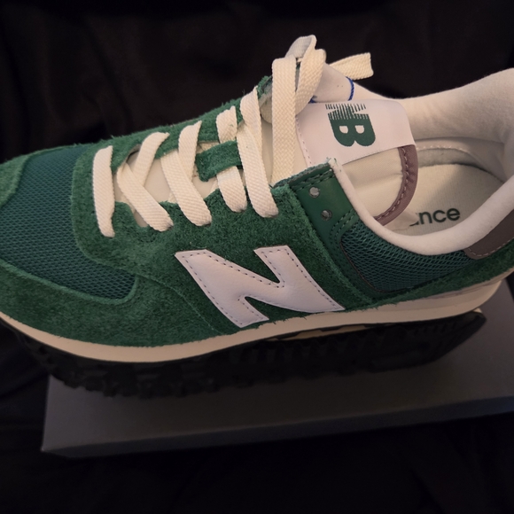 New Balance Unisex Green Sneakers - Picture 5 of 5